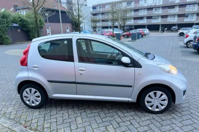 Peugeot 107 (2010) thumbnail 4