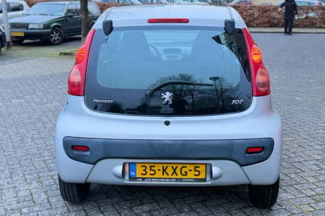 Peugeot 107 (2010) thumbnail 6