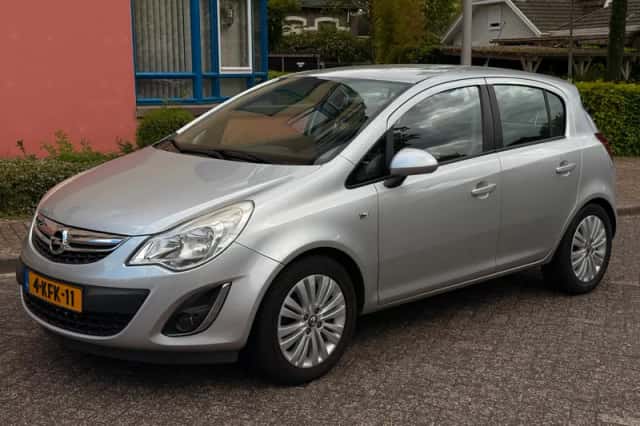 Opel Corsa (2013) thumbnail 1