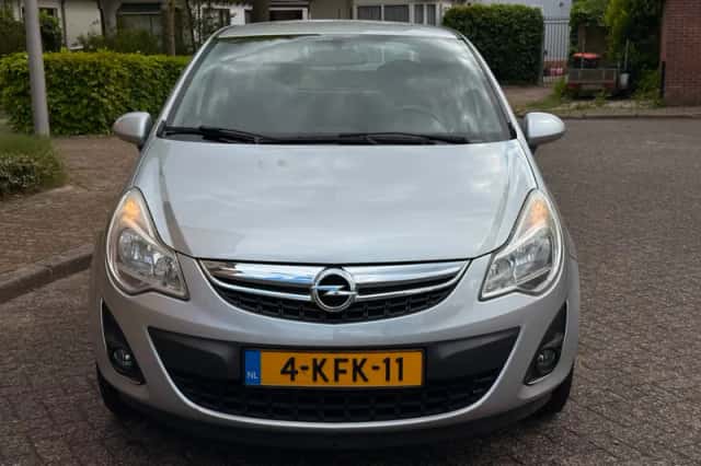 Opel Corsa (2013) thumbnail 2