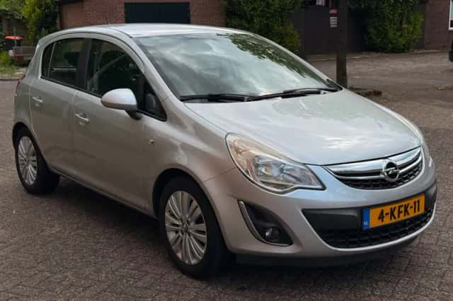 Opel Corsa (2013) thumbnail 3