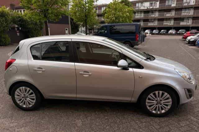 Opel Corsa (2013) thumbnail 4