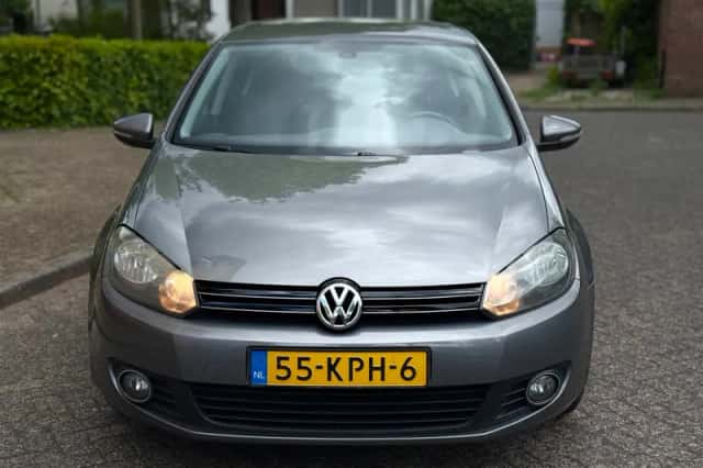 Volkswagen Golf (2010) thumbnail 2
