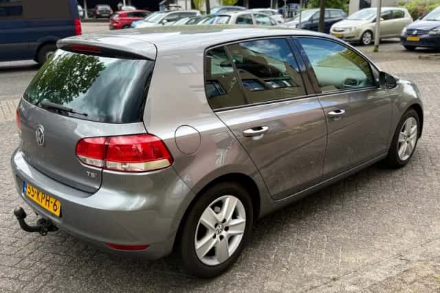 Volkswagen Golf (2010) thumbnail 6