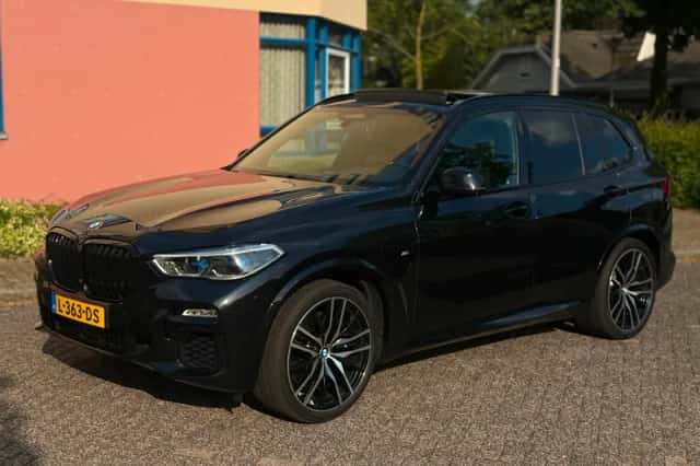 BMW X5 (2021) thumbnail 1