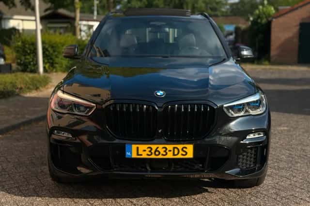 BMW X5 (2021) thumbnail 2
