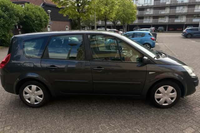 Renault Grand Scénic (2008) thumbnail 4