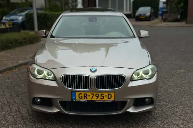 BMW 5-Serie (2010) thumbnail 2