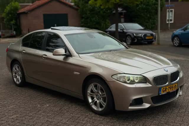 BMW 5-Serie (2010) thumbnail 3