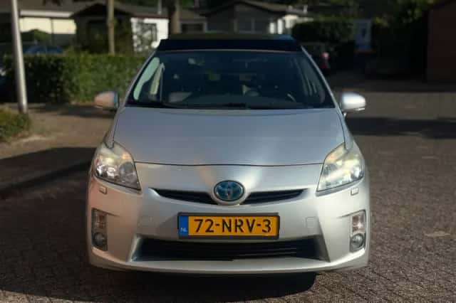 Toyota Prius (2010) thumbnail 2