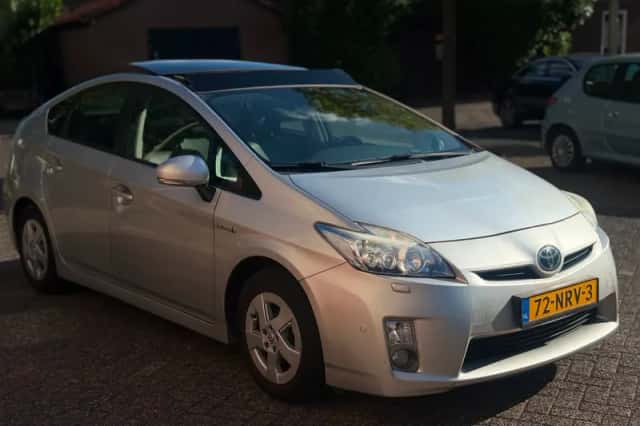 Toyota Prius (2010) thumbnail 3