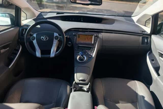 Toyota Prius (2010) thumbnail 5
