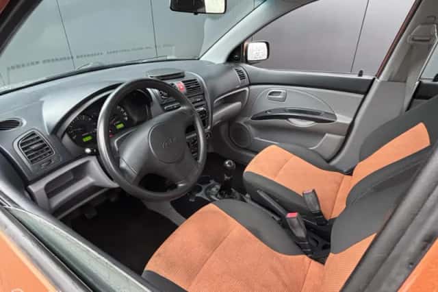 Kia Picanto (2004) thumbnail 5