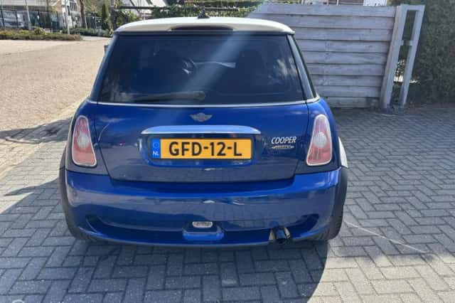 MINI Cooper (2002) thumbnail 4