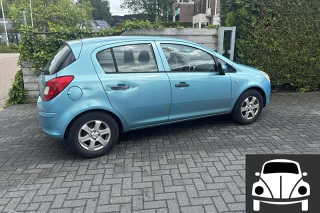 Opel Corsa (2010) thumbnail 3