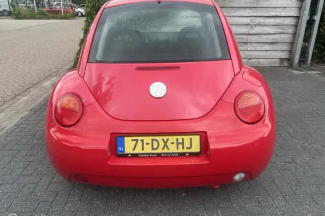Volkswagen New Beetle (2000) thumbnail 4