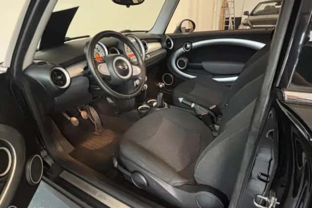 MINI Cooper (2009) thumbnail 5