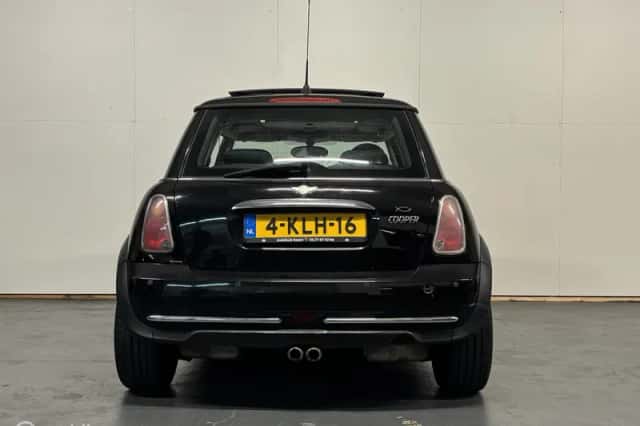 MINI Cooper (2005) thumbnail 4