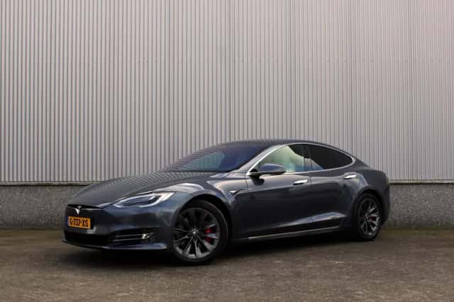 Tesla Model S (2019) thumbnail 1