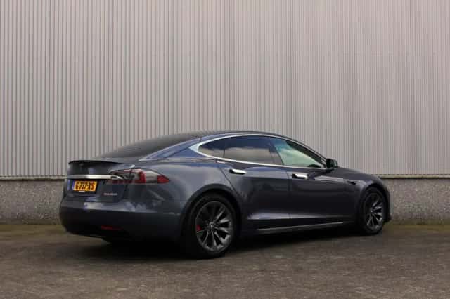 Tesla Model S (2019) thumbnail 2