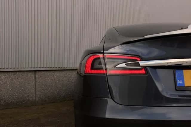 Tesla Model S (2019) thumbnail 4