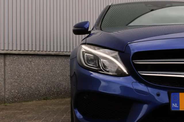 Mercedes-Benz C-Klasse (2015) thumbnail 3
