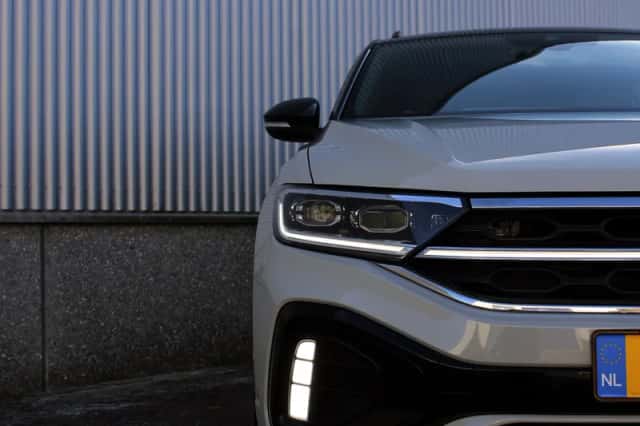 Volkswagen T-Roc (2022) thumbnail 3