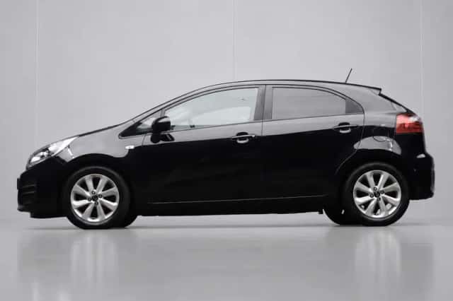 Kia Rio (2016) thumbnail 1