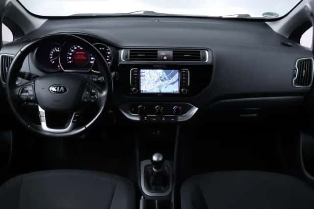 Kia Rio (2016) thumbnail 6