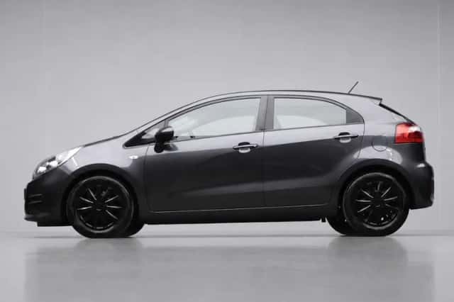Kia Rio (2016) thumbnail 1