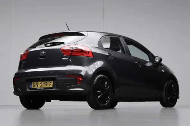 Kia Rio (2016) thumbnail 5