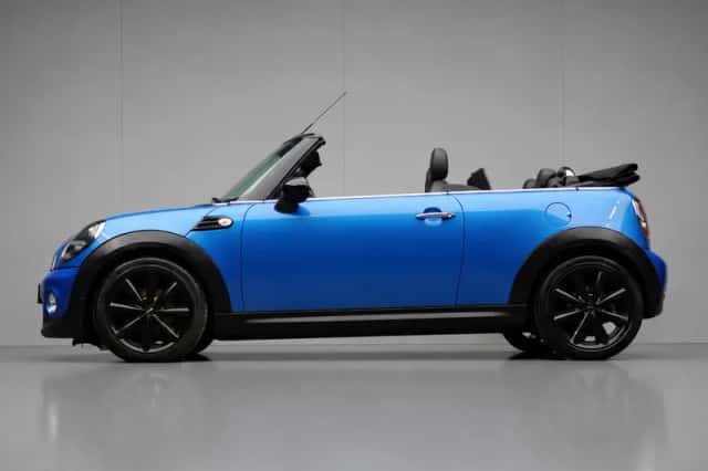 MINI Cabrio (2011) thumbnail 1