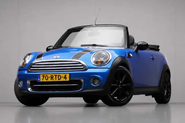 MINI Cabrio (2011) thumbnail 2