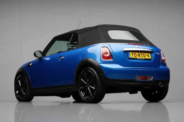 MINI Cabrio (2011) thumbnail 3
