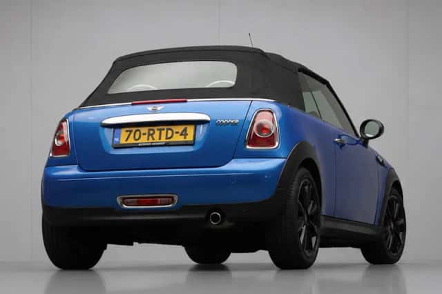 MINI Cabrio (2011) thumbnail 4