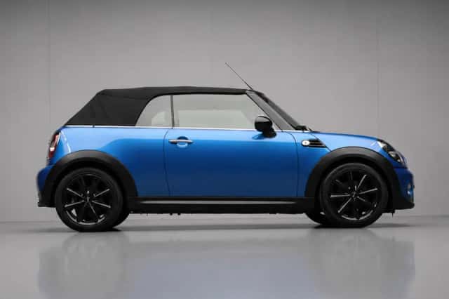 MINI Cabrio (2011) thumbnail 5