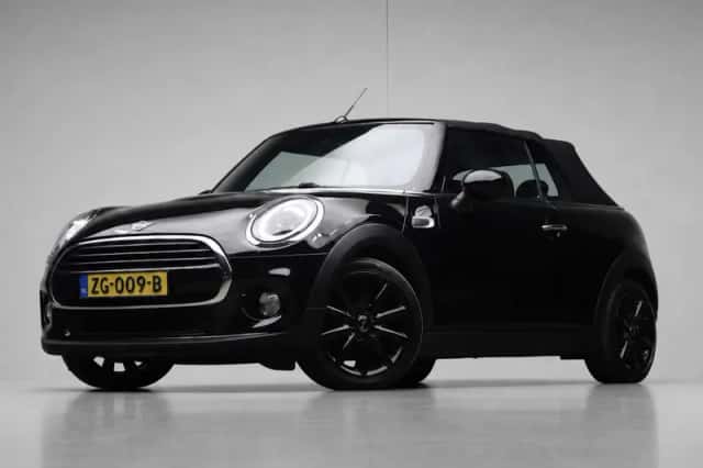 MINI Cabrio (2019) thumbnail 2