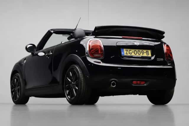 MINI Cabrio (2019) thumbnail 3