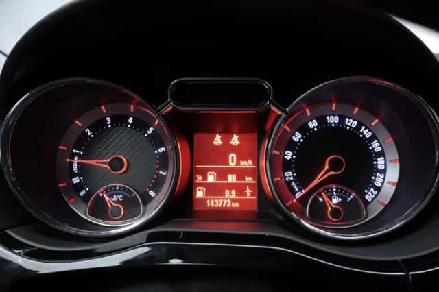Opel Adam (2016) thumbnail 6