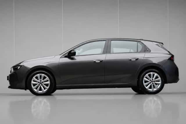 Opel Astra (2022) thumbnail 1