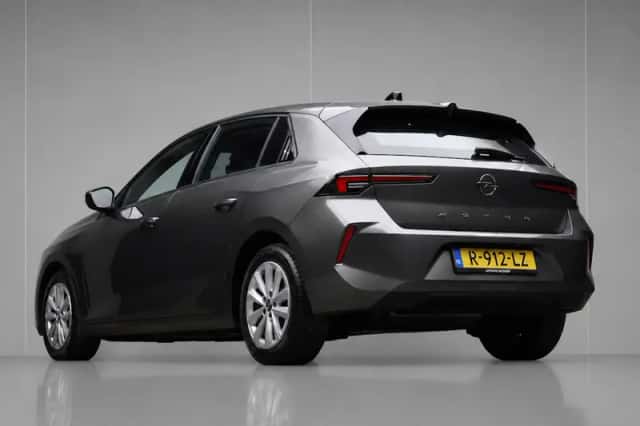 Opel Astra (2022) thumbnail 3