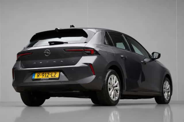 Opel Astra (2022) thumbnail 4