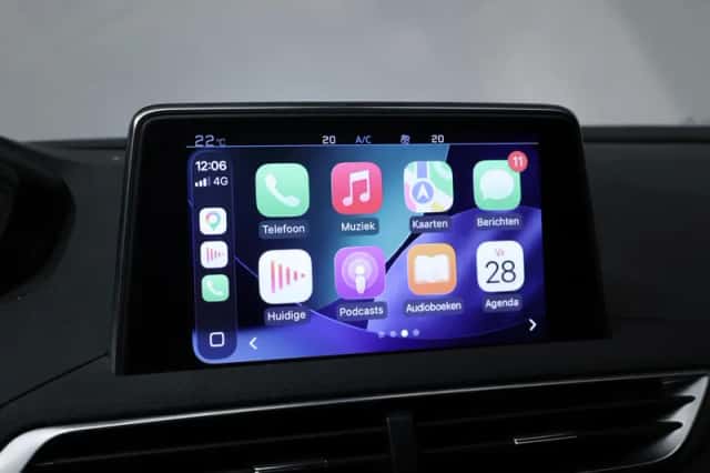 Peugeot 3008 (2018) thumbnail 2