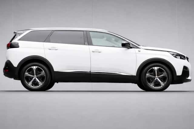 Peugeot 5008 (2018) thumbnail 2