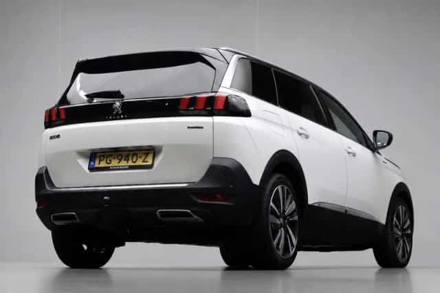 Peugeot 5008 (2017) thumbnail 5
