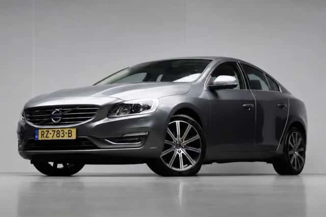 Volvo S60 (2016) thumbnail 3