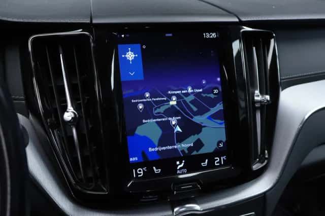 Volvo XC60 (2018) thumbnail 2