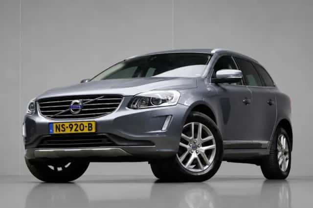 Volvo XC60 (2017) thumbnail 3