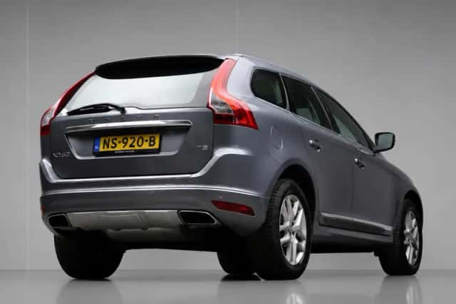 Volvo XC60 (2017) thumbnail 5