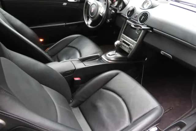 Porsche Cayman (2008) thumbnail 4